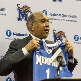 Memphis Basketball Coach Tubby Smith Speaks at Arkansas Basketball Coaches Association Clinic
