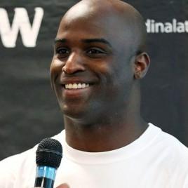 Former NFL Running Back Ricky Williams Holds Houston Autograph Signing