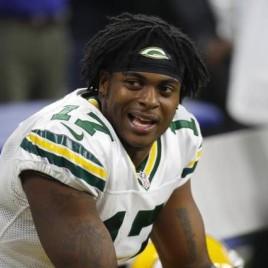 Wide Receiver Davante Adams Kicks of Series of Packer Connection Autograph Signings