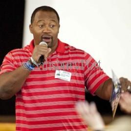 Former NFL Standout Renaldo Wynn Speaks at FCA Fundraising Banquet Tuesday