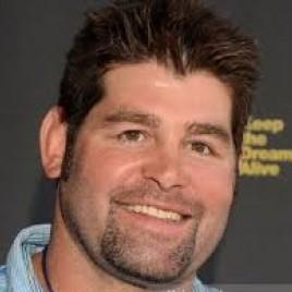 Three-Time Super Bowl Champion Stephen Neal Speaks at Hall of Champions Signing Party