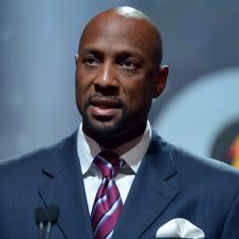 Basketball Hall of Famer Alonzo Mourning Makes Appearance at Miami Macy’s