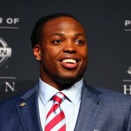 Heisman Trophy Winner Derrick Henry Holds First Autograph Signing in Huntsville