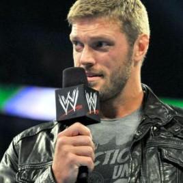 WWE Hall of Famer Edge Holds Chicago-Area Autograph Signing
