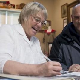 Olympic Figure Skating Medalist Janet Lynn Holds Illinois Book Signing