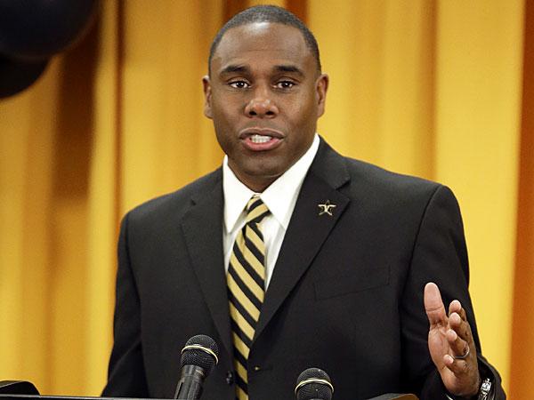 Derek Mason - Professional Sports Motivational Speaker