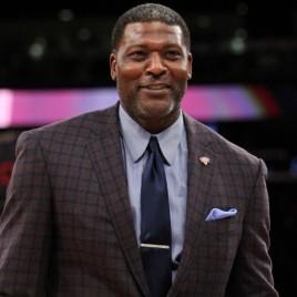 Former New York Knicks Great Larry Johnson Holds Upstate Autograph Signing