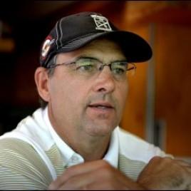 NHL Legend Neal Broten Pulls in Big Crowd at Autograph Signing