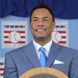 Hall of Famer Roberto Alomar Holds Autograph Signing at New Rogers Store Saturday