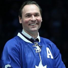 Former Toronto Maple Leafs Standout Darcy Tucker Holds Autograph Signing in Niagara Falls