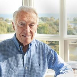 Buffalo Bills Legendary Coach Marv Levy Holds Autograph Signing Saturday