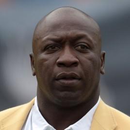 Minnesota Vikings Legend John Randle Holds Mall of America Autograph Signing