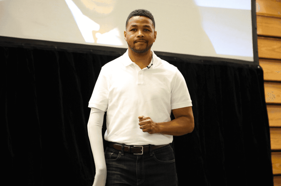 Motivational Speaker Inky Johnson Inspires at University of Tennessee Commencement