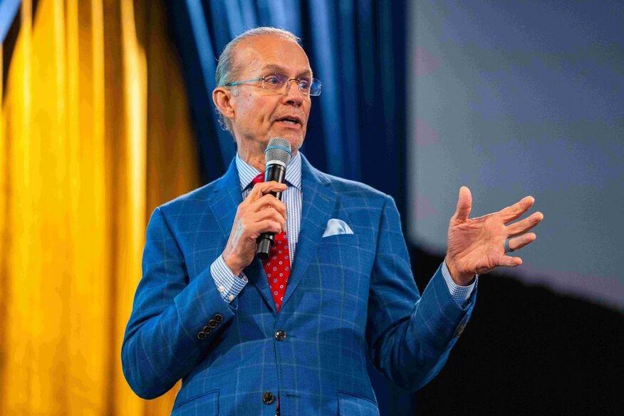 NASCAR Legend Kyle Petty Speaks at City of Bellflower BRAVO Awards