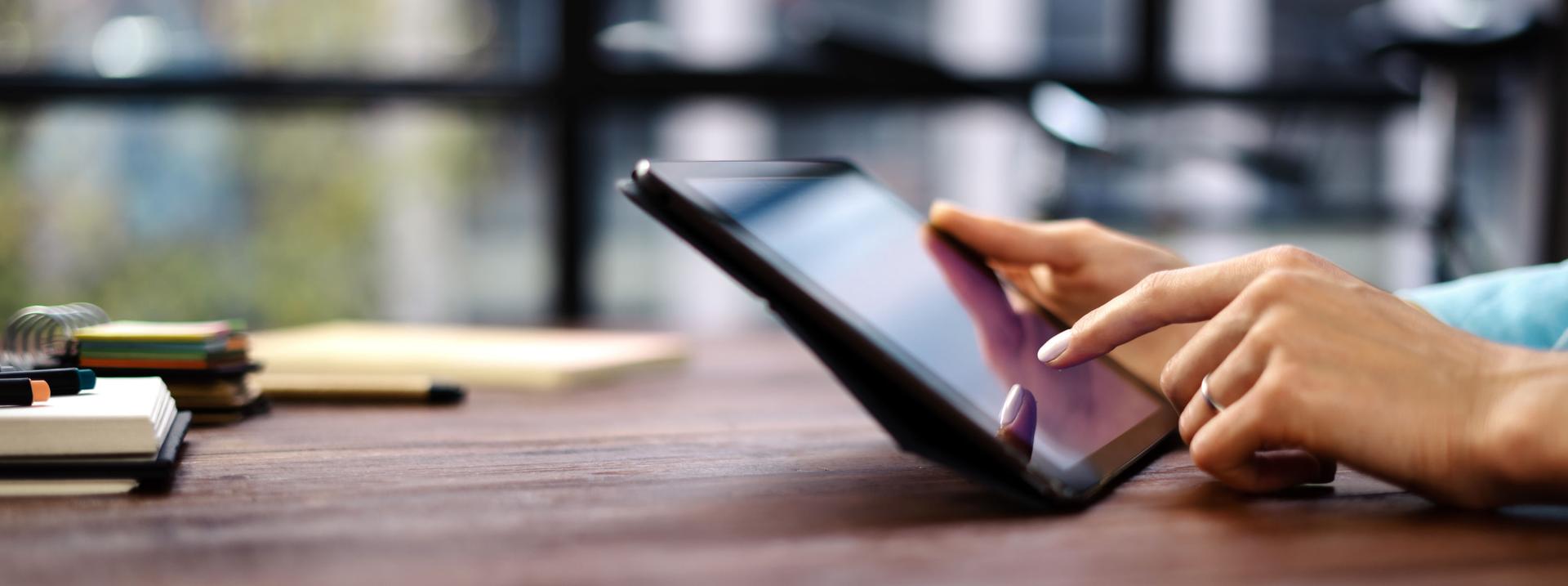 Best Sports Speakers for Virtual Meetings featured image