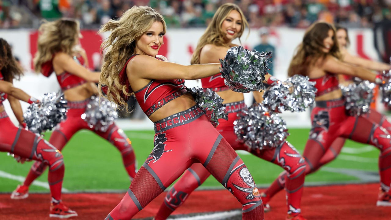 Bucs Cheerleaders - Professional Sports Motivational Speaker