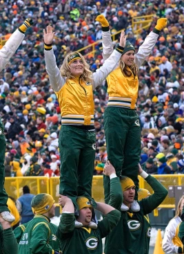 Green Bay Packers Cheerleaders - athletespeakers