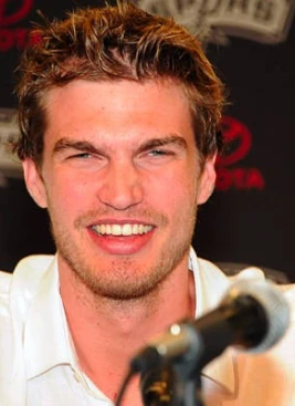 Tiago Splitter - athletespeakers